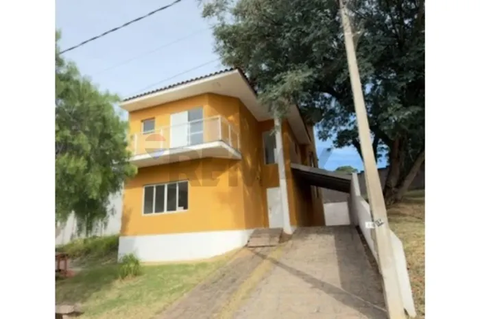 Casa para Alugar em Condomínio Fechado em Cabreúva | Piscina, Conforto e Segurança