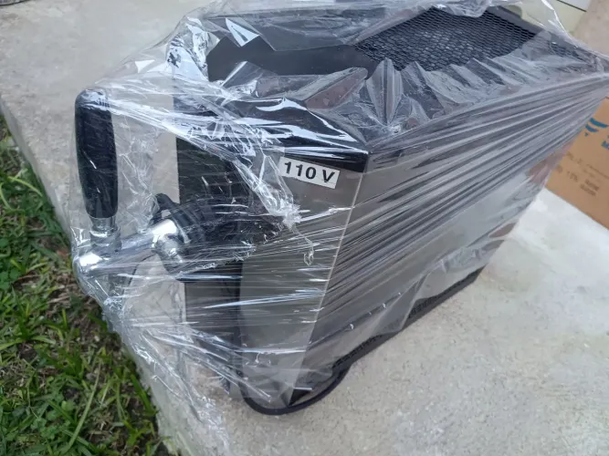 Vendo 1 chopeira Top Bier, modelo TB01, Capacidade 50 Lts/hora, 127 volts, funcionando.