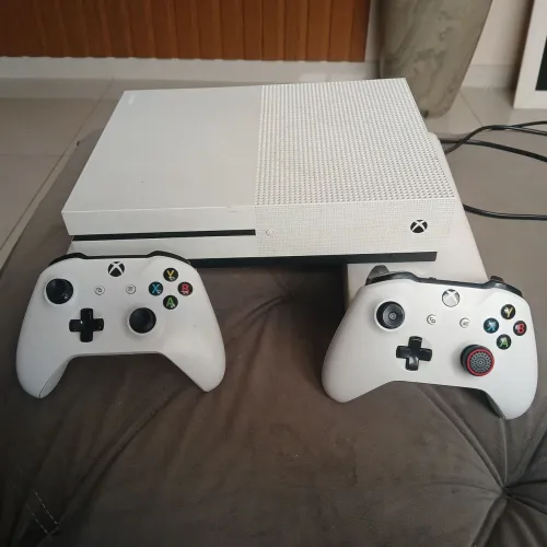 XBOX ONE S 1 TB