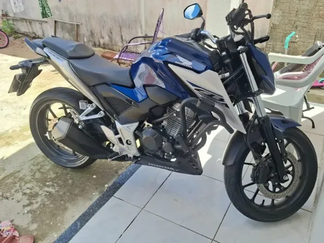 Cb Twister 300f com abs