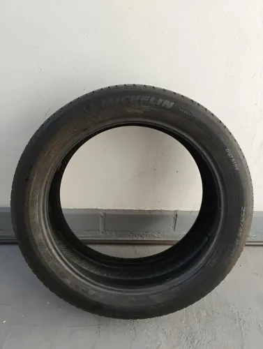 Pneu Michelin 255 45 R20 