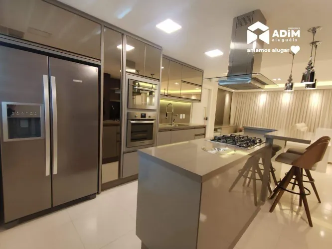Aluguel anual: Apartamento 3 suítes alto padrão no centro de Balneário Camboriú