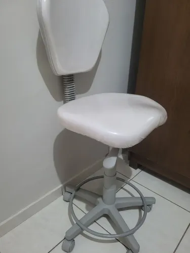 Cadeira mocho anatômico 