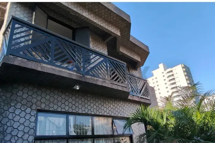 "Casa Espaçosa e Charmosa em Praia Grande, SP"