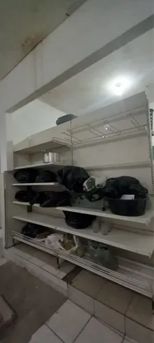 Prateleiras para comércio, loja - módulo de parede com 5 prateleiras 