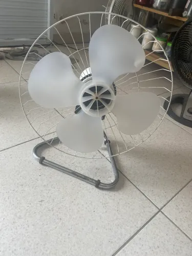 Ventilador usado e conservado 