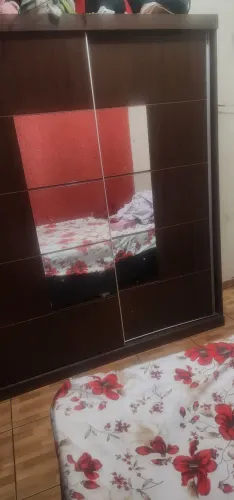 Guarda roupa  pra doação já está desmontado só pega 