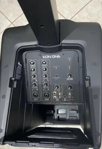 Caixa de som jbl eon one line array 