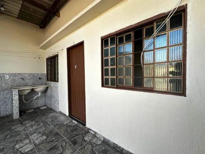 Alugo QNE 21  Casa com 2 quartos - Taguatinga Norte