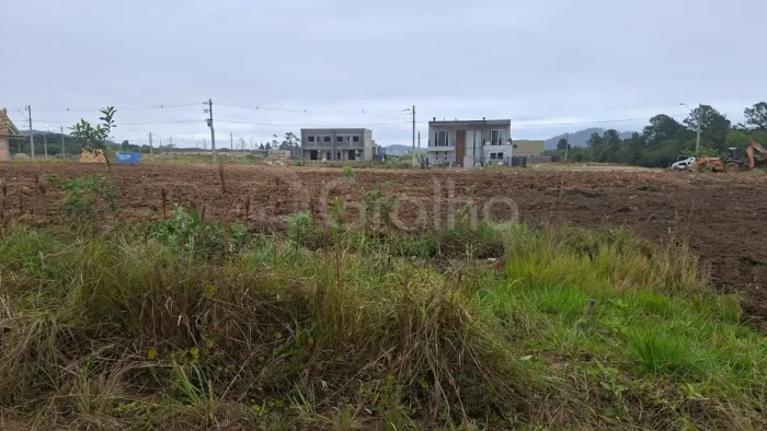 Terreno de 475m² na Vargem do Bom Jesus.