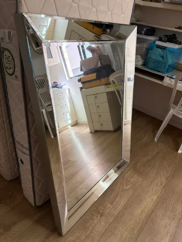 Espelho quadro e cama solteiro com colchão (box)