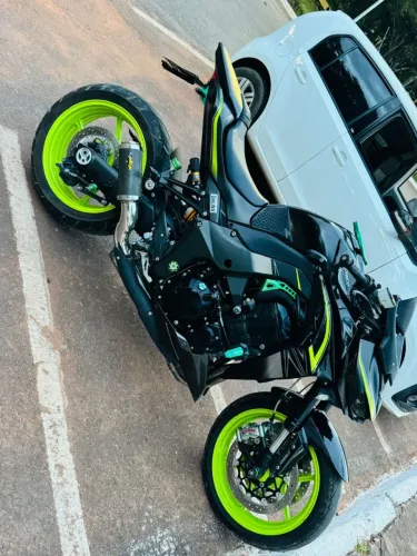 Kawasaki z1000R Edition top linda moto