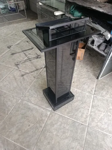 PÚLPITO EM VIDRO