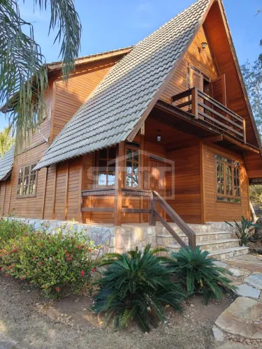 Excelente Casa de Madeira no Condados da Lagoa por R 1.300.000