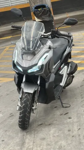 Honda adv 2023 com nota fiscal e manual documentação em dia