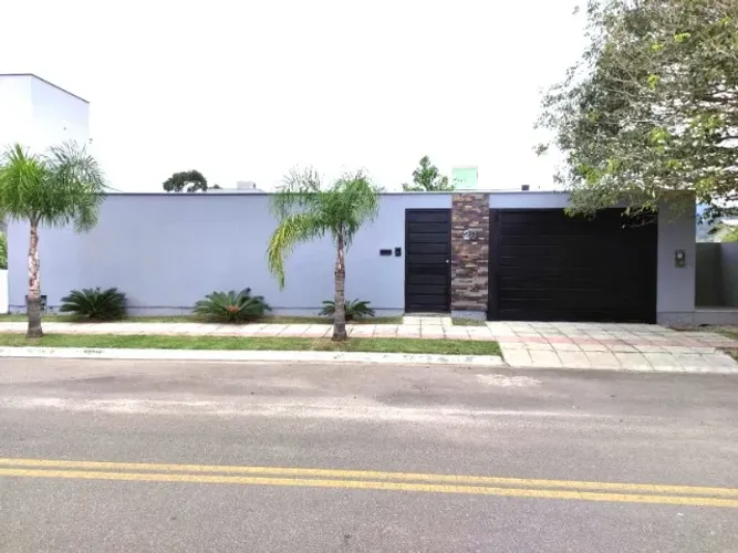 Casa À VENDA 2 quartos  - Amplo Terreno em Condomínio - Aceita PERMUTA 