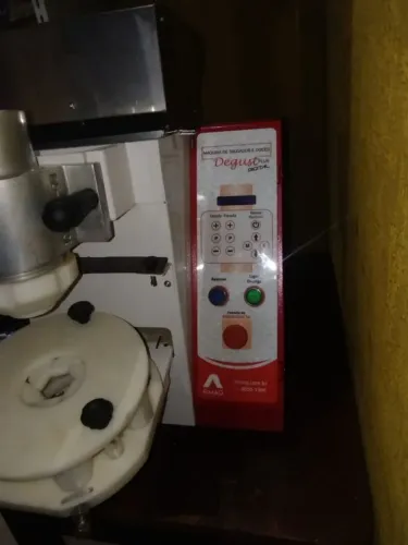 Máquina de Fazer Salgados e Doces Degust Plus Digital