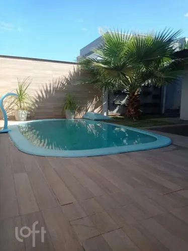 Casa à venda em Mário Quintana com 170 m², 3 quartos, 1 suíte, 3 vagas