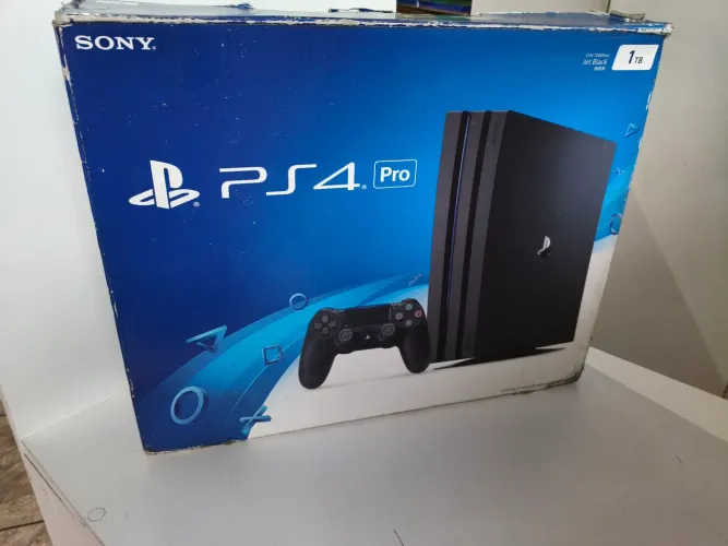 PlayStation 4 Pro 1TB - 2 controles + HD Externo 2TB