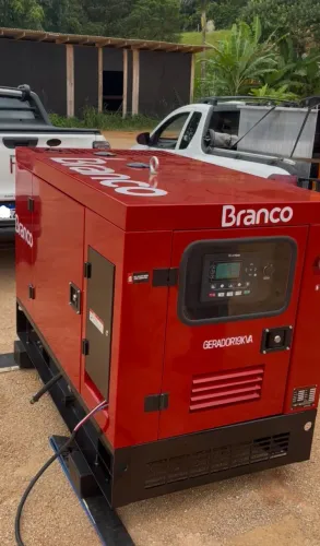 GERADOR DE ENERGIA BRANCO 19 kVA TRIFÁSICO 380V - APENAS 5 HORAS DE USO