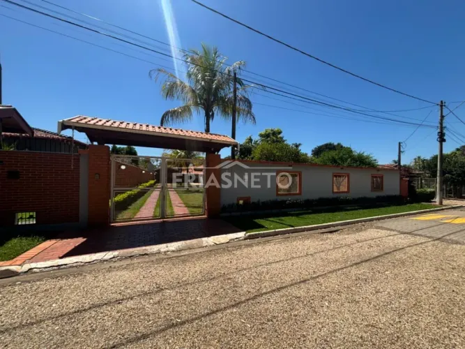Casa à venda no condomínio Quinta de Santa Helena