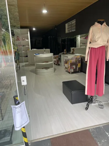 Vendo móveis de loja completo pronto para trabalhar
