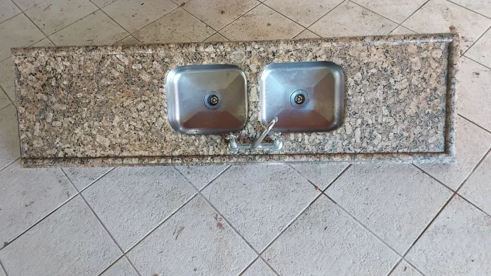 Bancada de pia de cozinha em granito