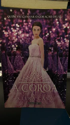 Livro A coroa de A Seleção Kiera Cass