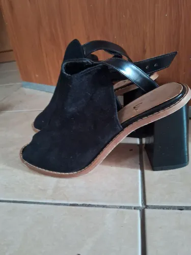 Sapatos e acessórios