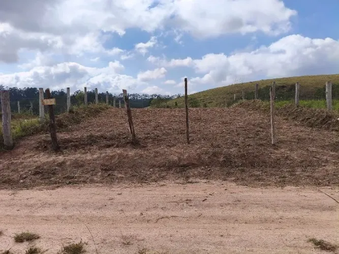Terreno de 200m² em Bom Jardim de Minas - MG