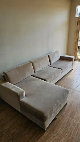 Sofá Elegante com Chaise