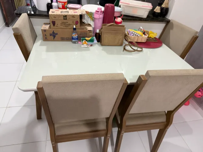 Jogo mesa de jantar + 4 cadeiras