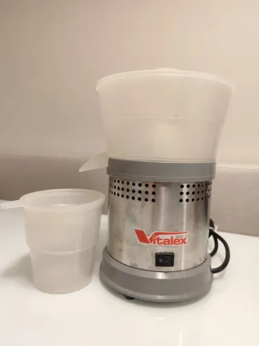 Espremedor de Suco Inox Vitalex Bivolt com Câmara Plástica