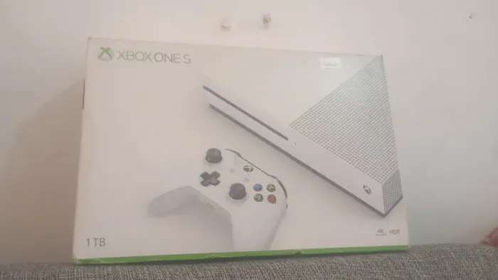 Vendo Xbox one s 1 tera dois controles