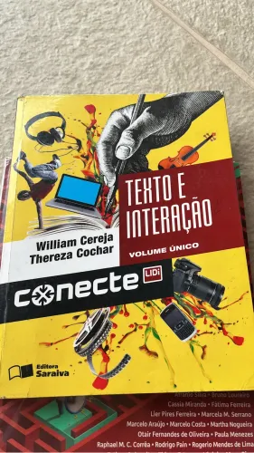 Livro escolar Texto e Interpretação da Conecte Lídia