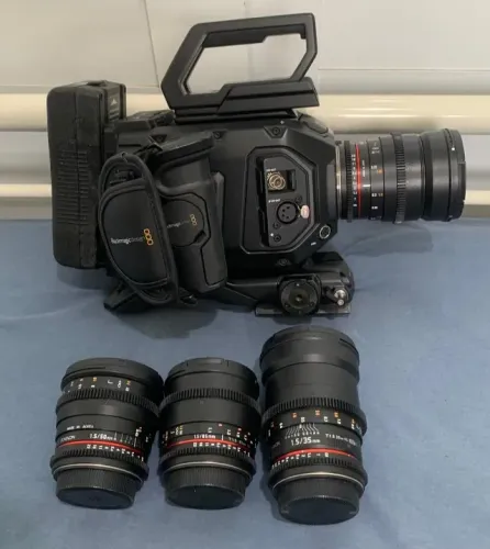 KIT BLACKMAGIC URSA MINI PRO 4.6K COMPLETO - COM LENTE ROKINON 1.5-24mm NA CAMERA + 3 LENT