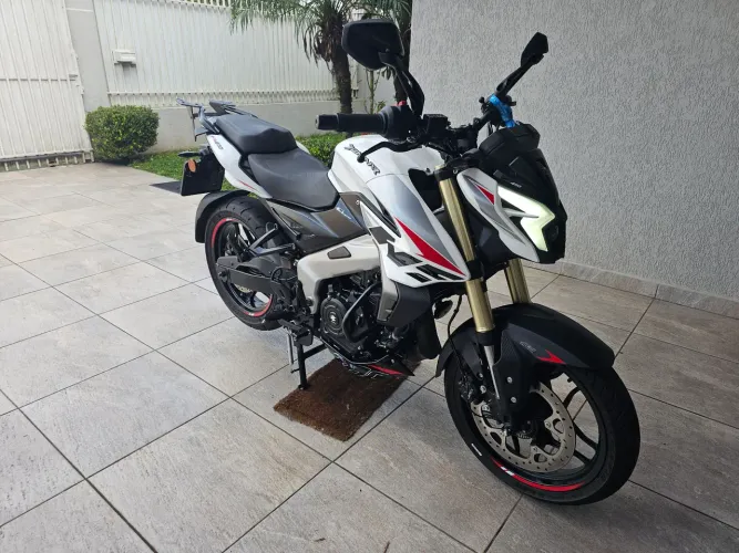 Bajaj Dominar NS400Z + Acessórios inclusos