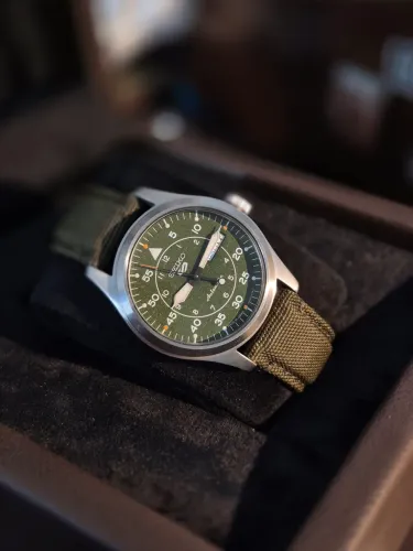 SEIKO | SEIKO 5 SPORTS FIELD | 24 JEWELS | DAY/DATE