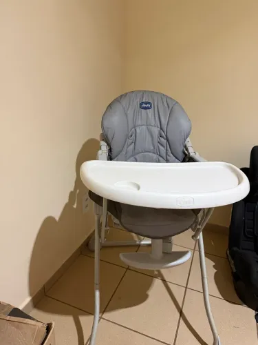 Cadeira de refeição Chicco branco e cinza 