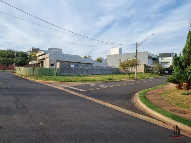Lote de esquina à venda - CONDOMÍNIO DAMHA I, Uberaba-MG área total de 467 m²