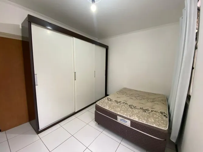 Alugo excelente quarto em apartamento no bairro Estreito.