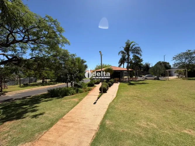 Casa em condomínio com 3 quartos sendo 1 suíte disponível para locação no bairro Laranjeir