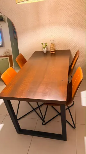 CONJUNTO DE MESA E CADEIRAS