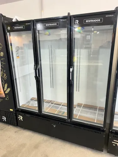 Geladeira expositora 3 portas para resfriados nova 950 litros