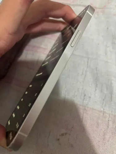 iPhone 12 sem detalhes 