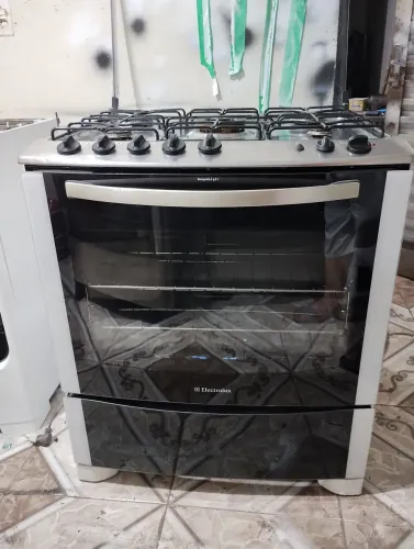 Fogão Eletrolux 5 bocas automático chama tripla forno com grill 