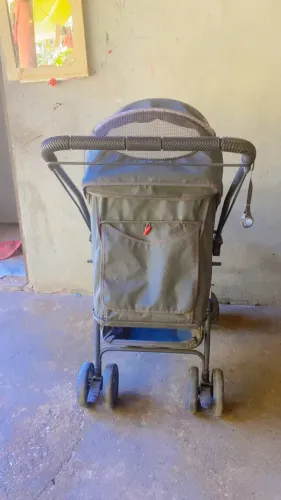 Vende-se carrinho de bebê