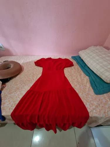 Vestido vermelho, manga estilo boneca