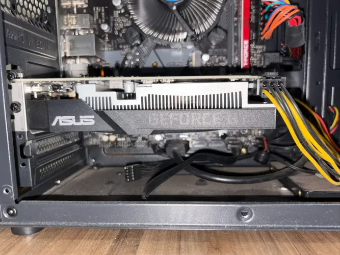Placa de Vídeo ASUS GTX 1650 4GB GDDR6 - Impecável / Testada