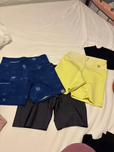 Roupas de academia em ótimo estado 